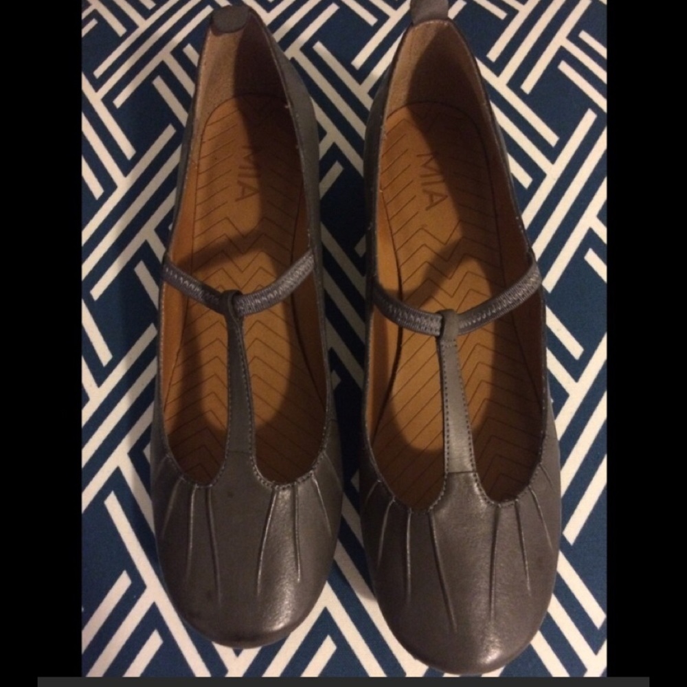 🍁LEATHER MIA Brand T-Strap Mary Janes Size 10